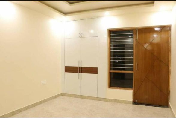 4 BHK Flat FOR SALE in FARIDABAD, HR, Delhi-46