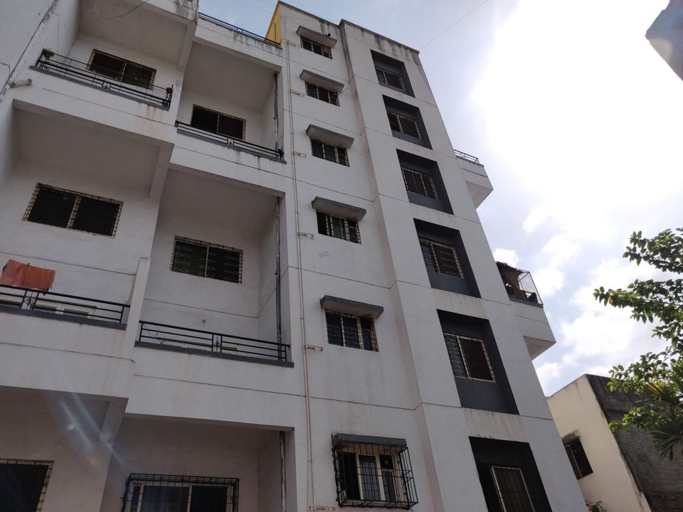 A furnished, spacious 1 BHK flat with East facing balcony in CHINCHWAD, MH in Pune - 28