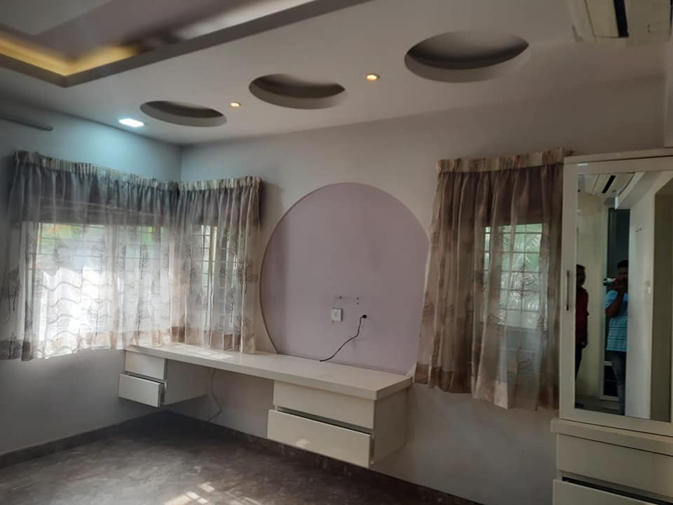 Excellant Semi furnished Flat for sale in Banjara Hills road Hyderabad TS - 74