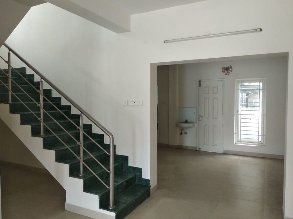 Excellent Spacious 3113 SqFt DUPLEX 3 BHK VILLA Jst 400 m Behind Infosys PrimeLocatn Sholinganallur Chennai, TN - 53