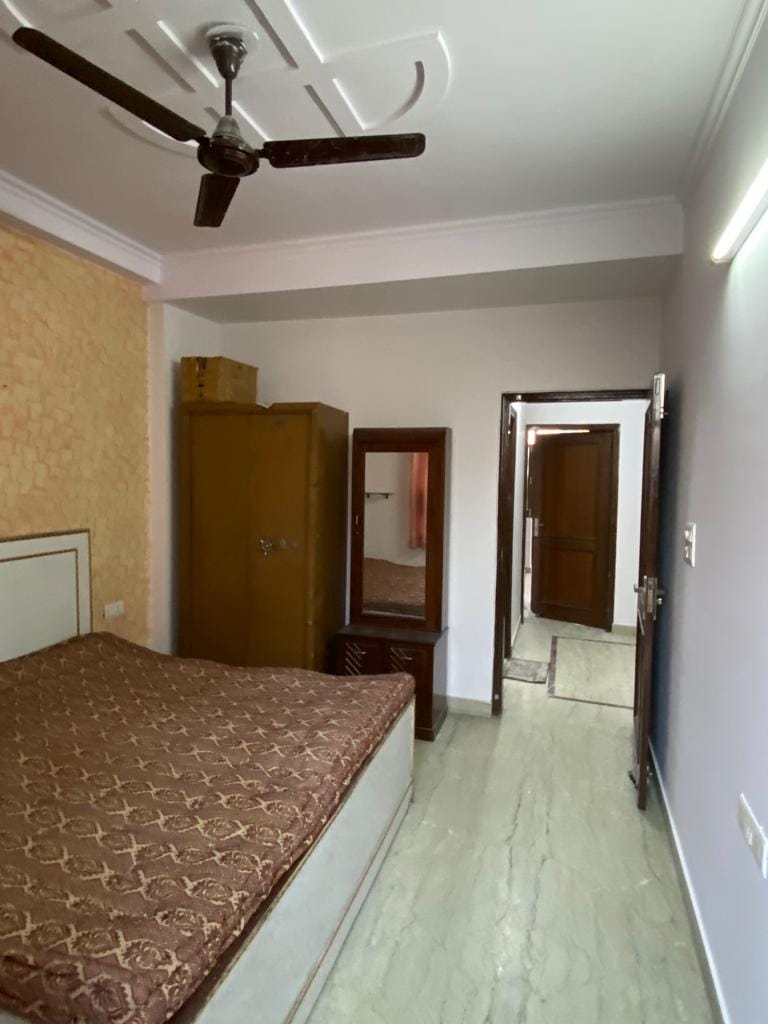 Without lift building 2 bhk flat in New Delhi - 17