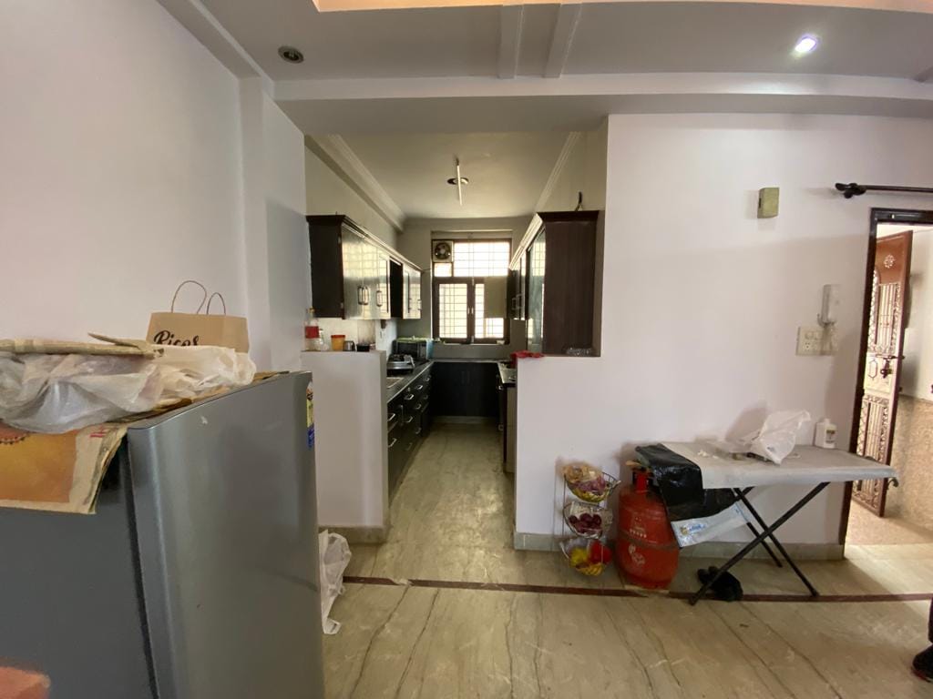 Without lift building 2 bhk flat in New Delhi - 17