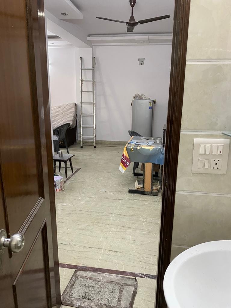 Without lift building 2 bhk flat in New Delhi - 17