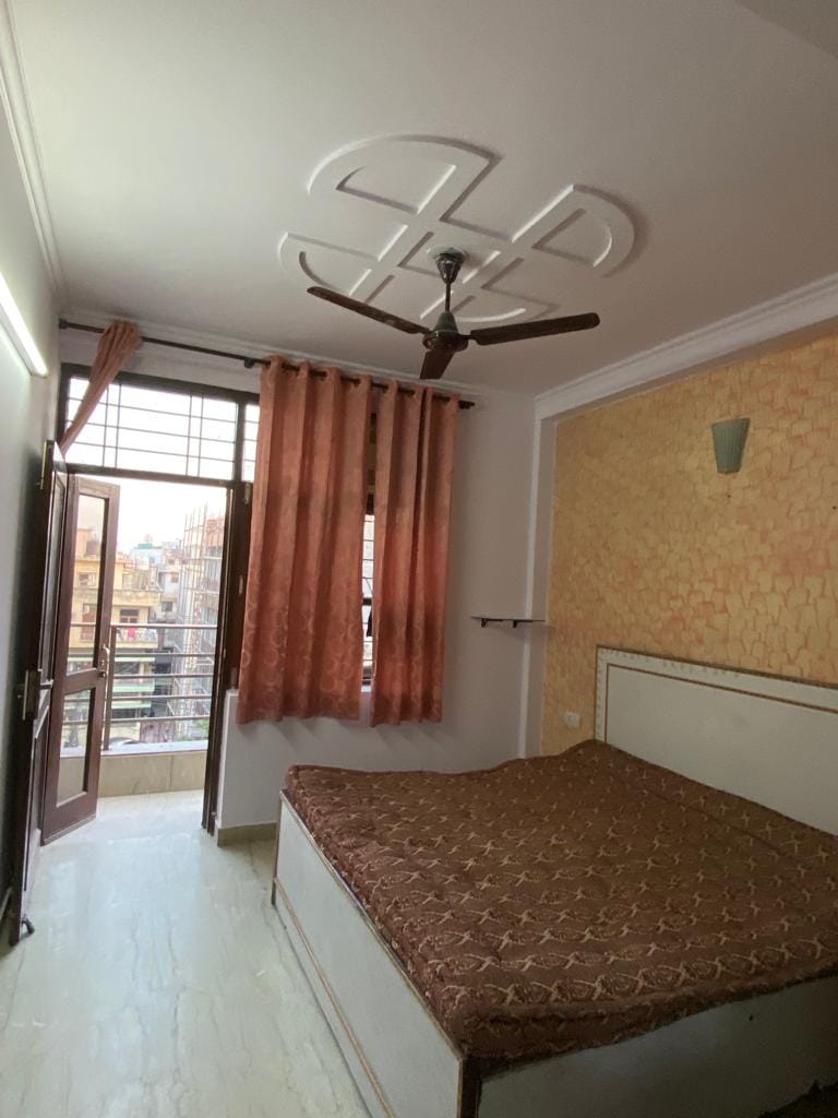 Without lift building 2 bhk flat in New Delhi - 17