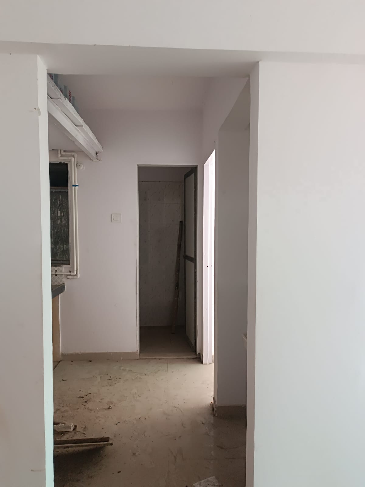 1 BHK Flat/Apartment for rent in Samjivi SRA building, Shell Colony Road