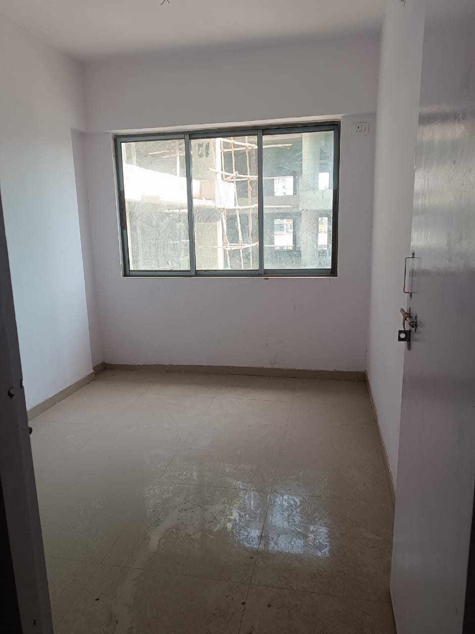 1 BHK Flat/Apartment for rent in Samjivi SRA building, Shell Colony Road