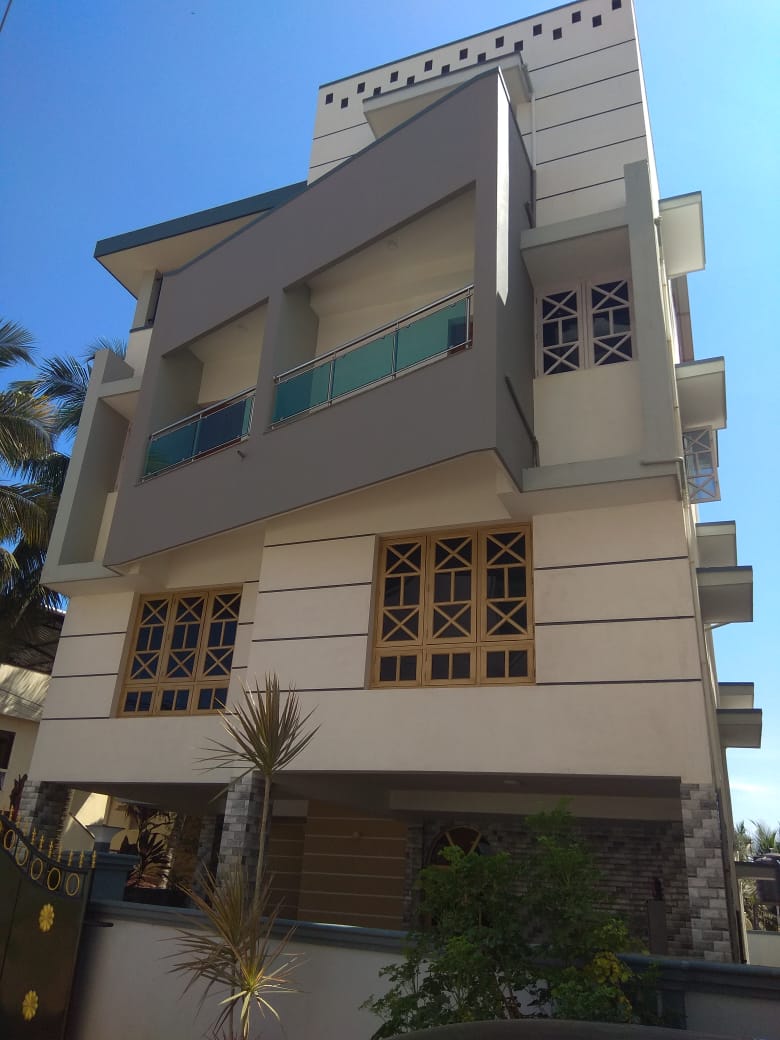 4+ BHK Independent House/Villa for sale in Ladyhill