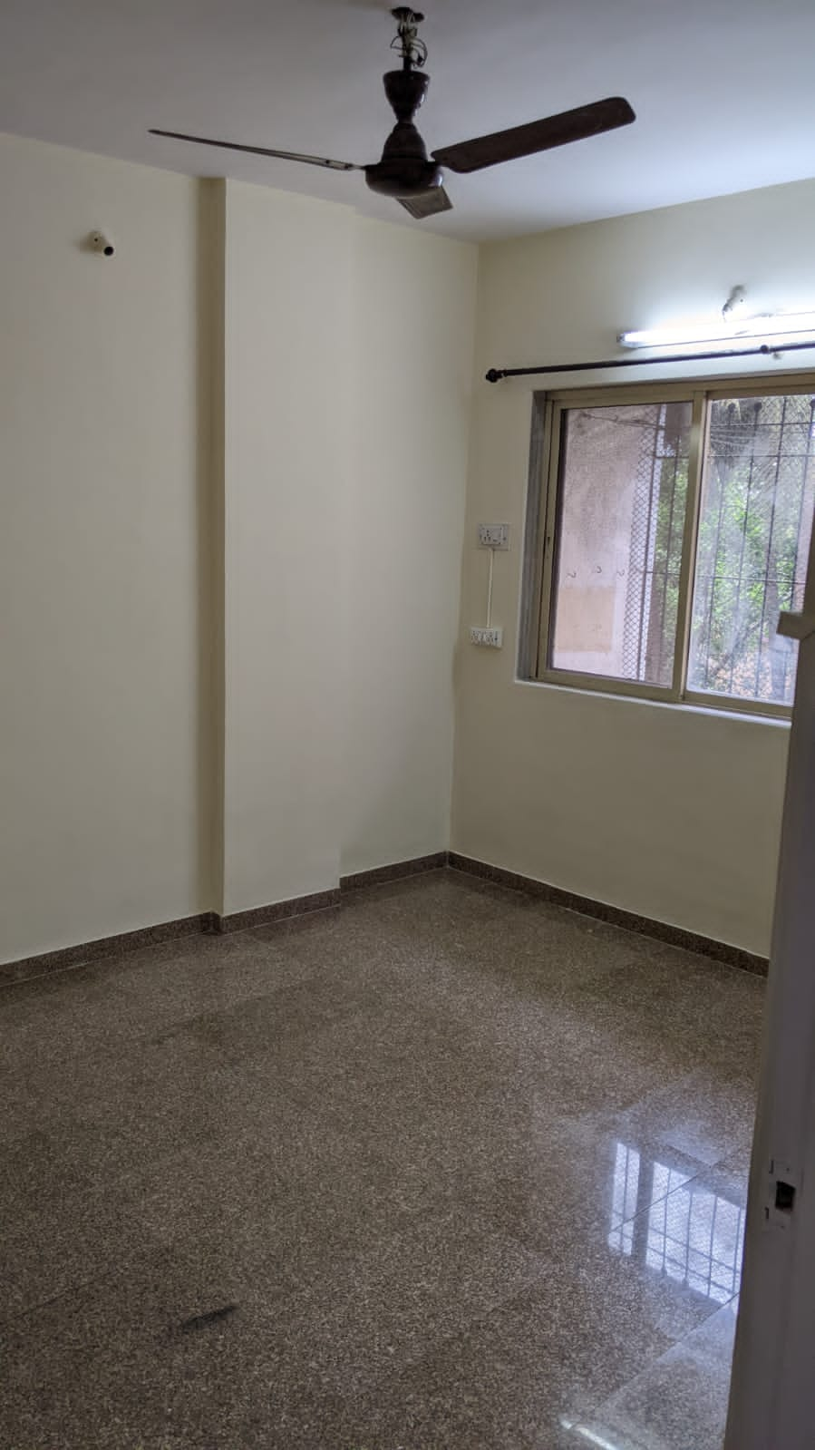 Spacious 2bhk for Rent at Dahisar west